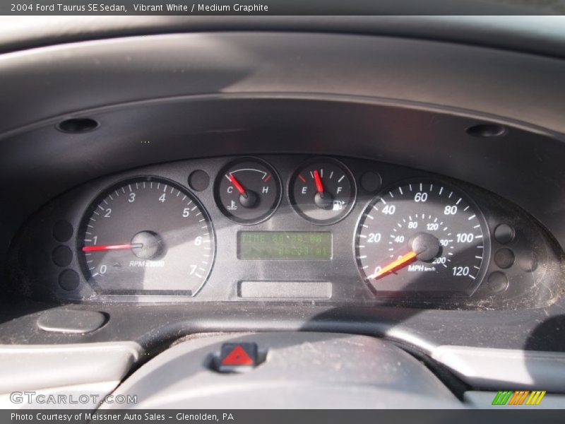 Vibrant White / Medium Graphite 2004 Ford Taurus SE Sedan