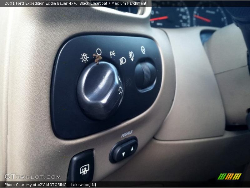 Black Clearcoat / Medium Parchment 2001 Ford Expedition Eddie Bauer 4x4