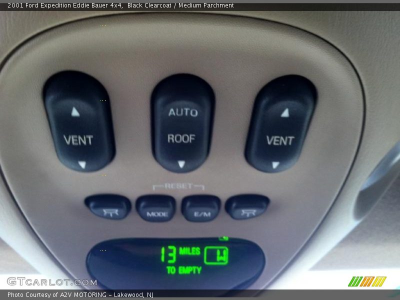 Black Clearcoat / Medium Parchment 2001 Ford Expedition Eddie Bauer 4x4