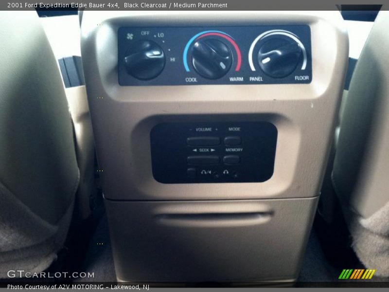 Black Clearcoat / Medium Parchment 2001 Ford Expedition Eddie Bauer 4x4