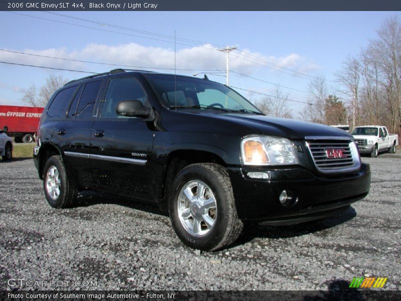 Front 3/4 View of 2006 Envoy SLT 4x4