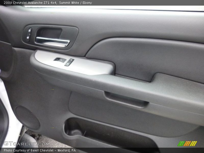 Summit White / Ebony 2009 Chevrolet Avalanche Z71 4x4