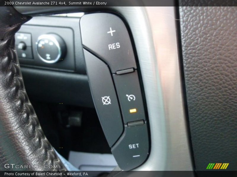 Summit White / Ebony 2009 Chevrolet Avalanche Z71 4x4