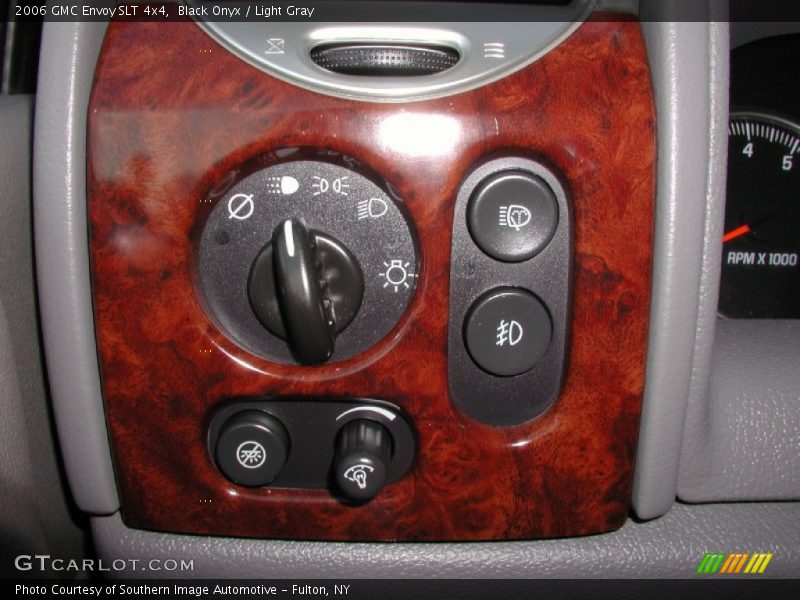 Controls of 2006 Envoy SLT 4x4