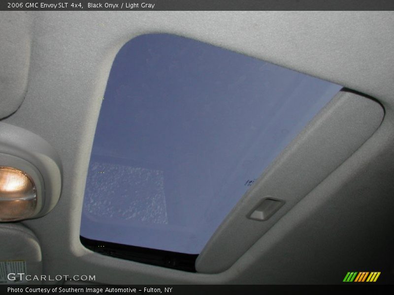 Sunroof of 2006 Envoy SLT 4x4