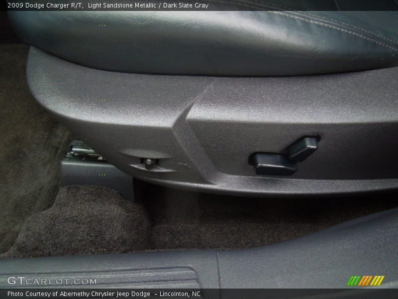 Light Sandstone Metallic / Dark Slate Gray 2009 Dodge Charger R/T