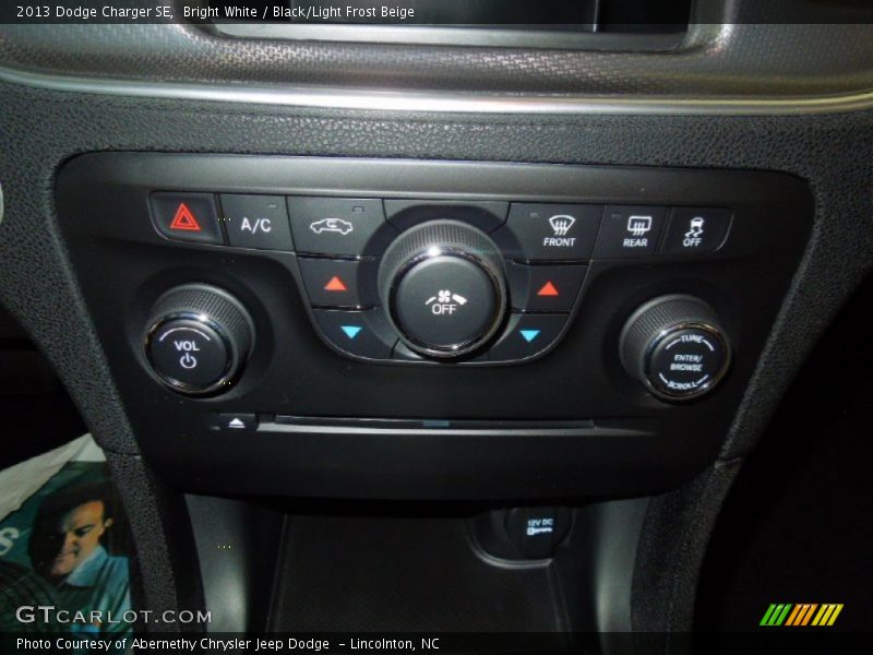Bright White / Black/Light Frost Beige 2013 Dodge Charger SE