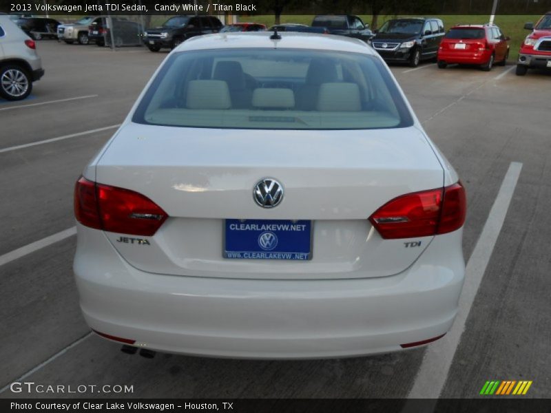 Candy White / Titan Black 2013 Volkswagen Jetta TDI Sedan