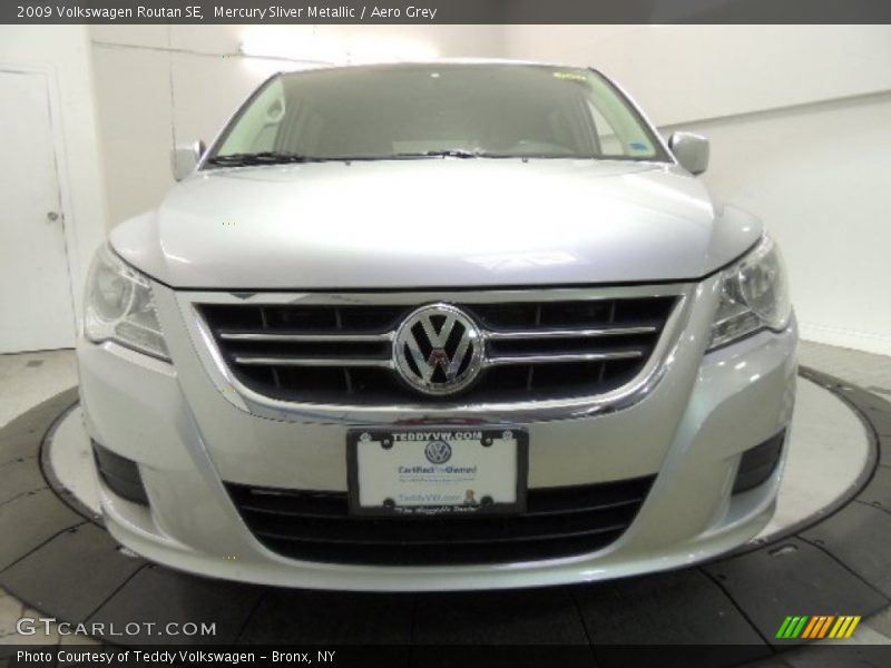 Mercury Sliver Metallic / Aero Grey 2009 Volkswagen Routan SE