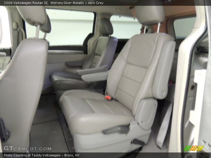 Mercury Sliver Metallic / Aero Grey 2009 Volkswagen Routan SE