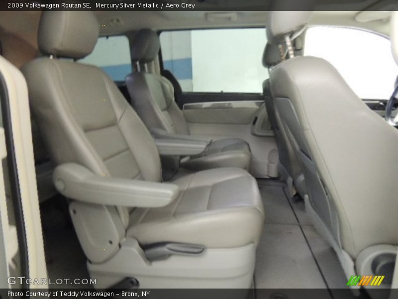 Mercury Sliver Metallic / Aero Grey 2009 Volkswagen Routan SE