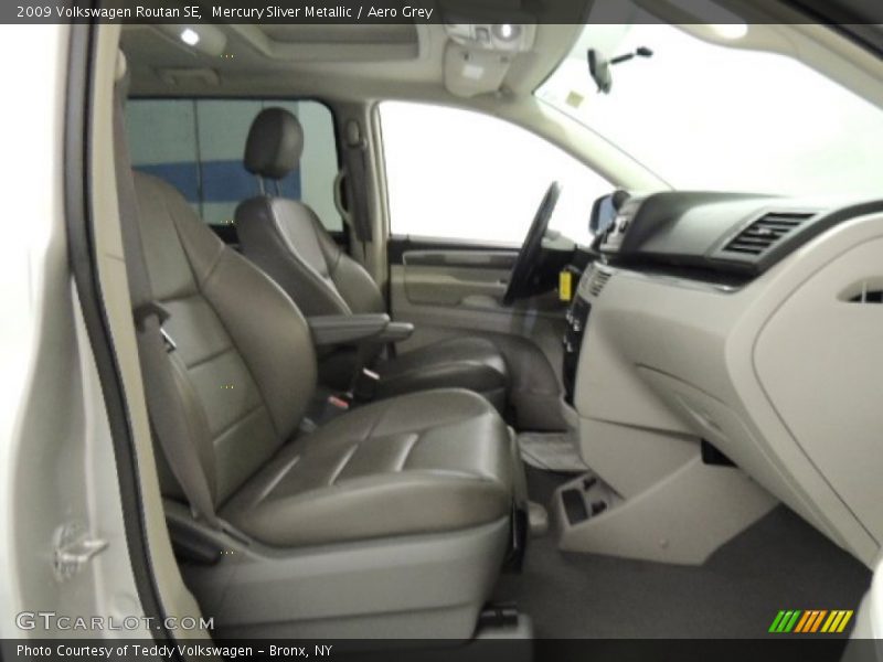 Mercury Sliver Metallic / Aero Grey 2009 Volkswagen Routan SE
