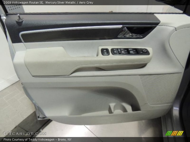 Mercury Sliver Metallic / Aero Grey 2009 Volkswagen Routan SE