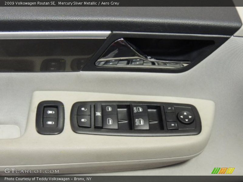 Mercury Sliver Metallic / Aero Grey 2009 Volkswagen Routan SE