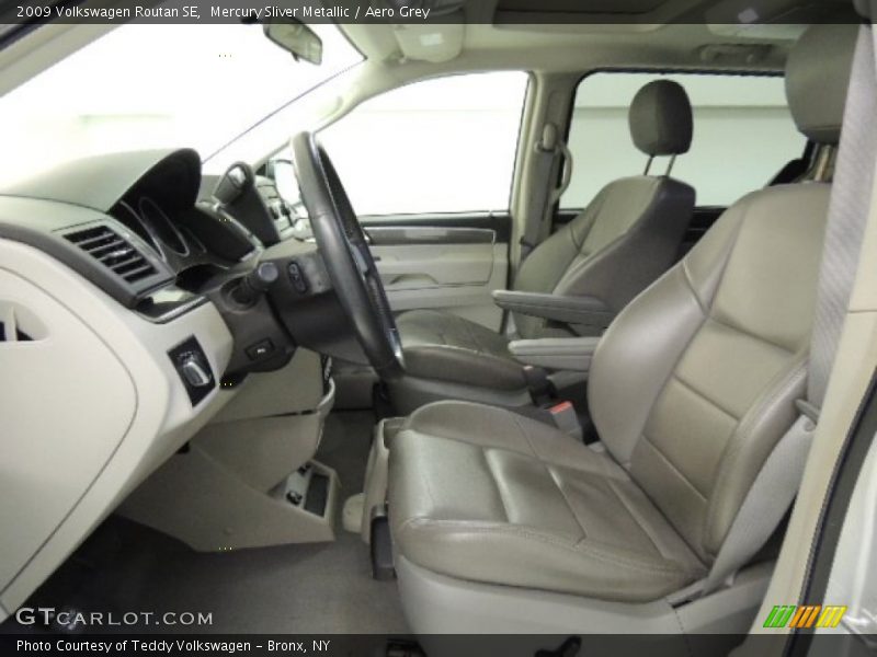 Mercury Sliver Metallic / Aero Grey 2009 Volkswagen Routan SE