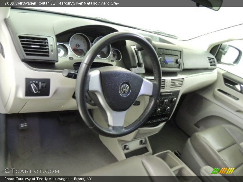 Mercury Sliver Metallic / Aero Grey 2009 Volkswagen Routan SE
