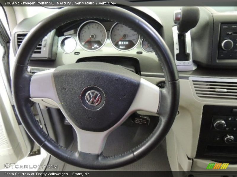 Mercury Sliver Metallic / Aero Grey 2009 Volkswagen Routan SE