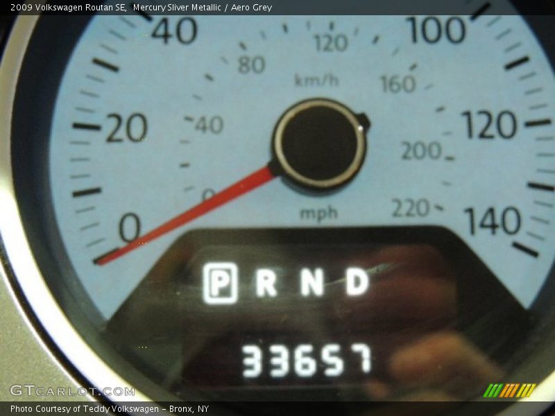 Mercury Sliver Metallic / Aero Grey 2009 Volkswagen Routan SE