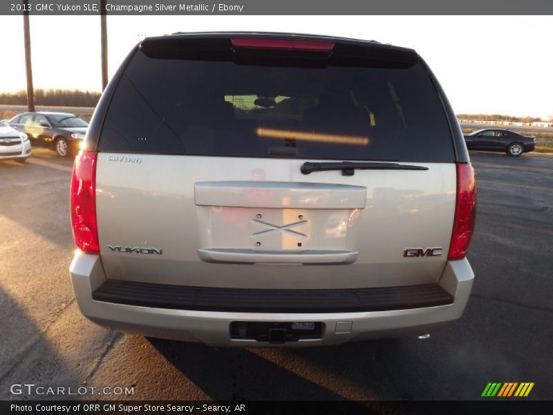 Champagne Silver Metallic / Ebony 2013 GMC Yukon SLE