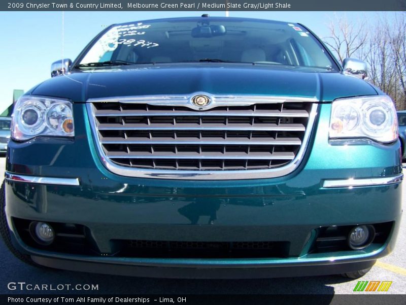 Melbourne Green Pearl / Medium Slate Gray/Light Shale 2009 Chrysler Town & Country Limited