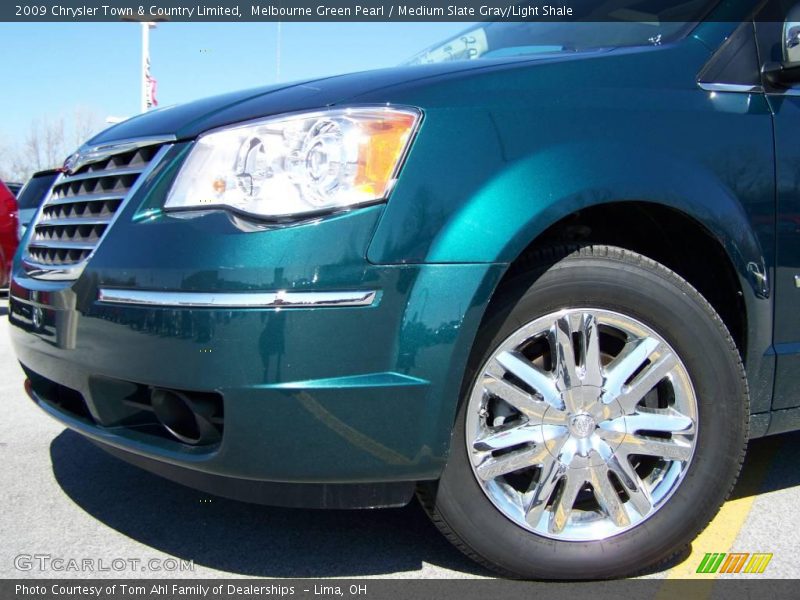 Melbourne Green Pearl / Medium Slate Gray/Light Shale 2009 Chrysler Town & Country Limited