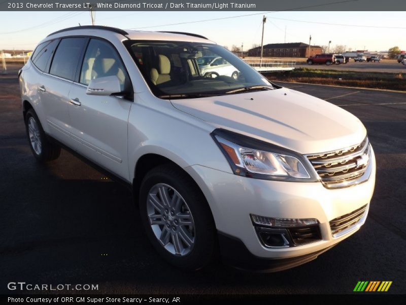 White Diamond Tricoat / Dark Titanium/Light Titanium 2013 Chevrolet Traverse LT