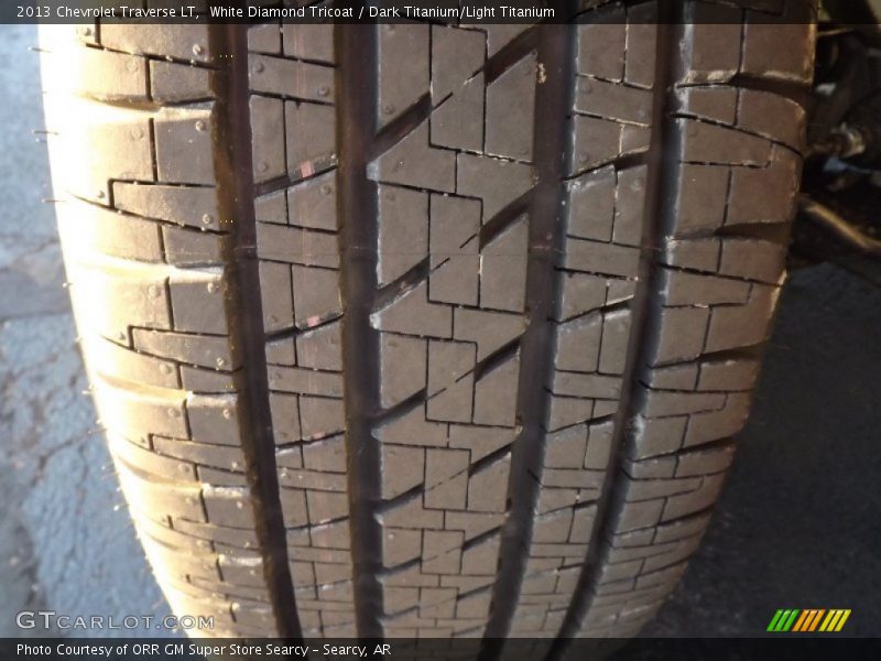 White Diamond Tricoat / Dark Titanium/Light Titanium 2013 Chevrolet Traverse LT
