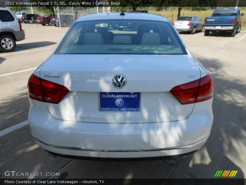 Candy White / Cornsilk Beige 2013 Volkswagen Passat 2.5L SEL