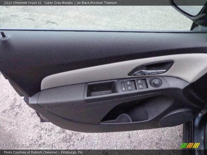 Cyber Gray Metallic / Jet Black/Medium Titanium 2013 Chevrolet Cruze LS