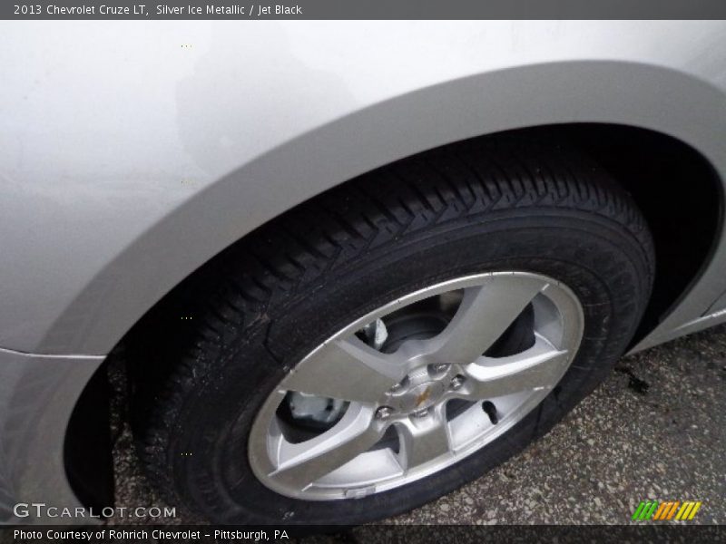 Silver Ice Metallic / Jet Black 2013 Chevrolet Cruze LT