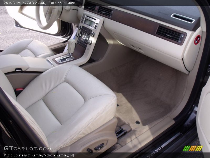 Black / Sandstone 2010 Volvo XC70 3.2 AWD