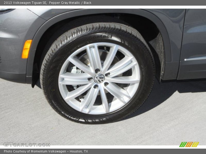 Pepper Gray Metallic / Black 2013 Volkswagen Tiguan SE
