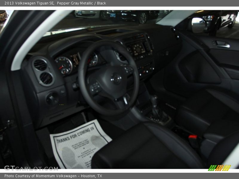Pepper Gray Metallic / Black 2013 Volkswagen Tiguan SE