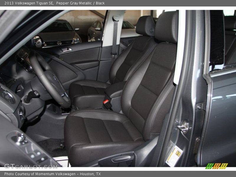 Pepper Gray Metallic / Black 2013 Volkswagen Tiguan SE