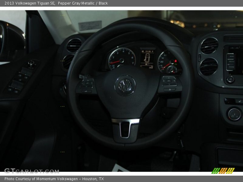 Pepper Gray Metallic / Black 2013 Volkswagen Tiguan SE