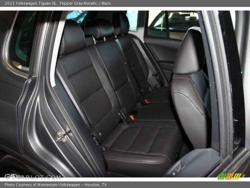 Pepper Gray Metallic / Black 2013 Volkswagen Tiguan SE