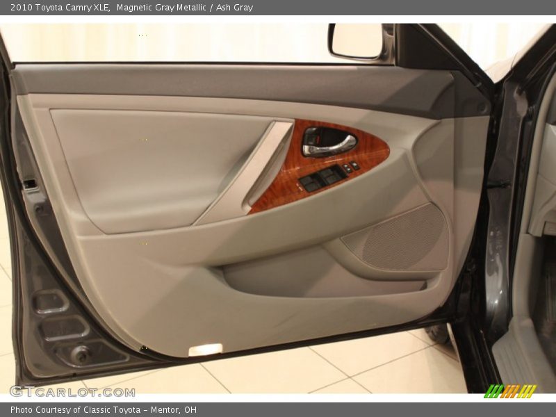 Magnetic Gray Metallic / Ash Gray 2010 Toyota Camry XLE