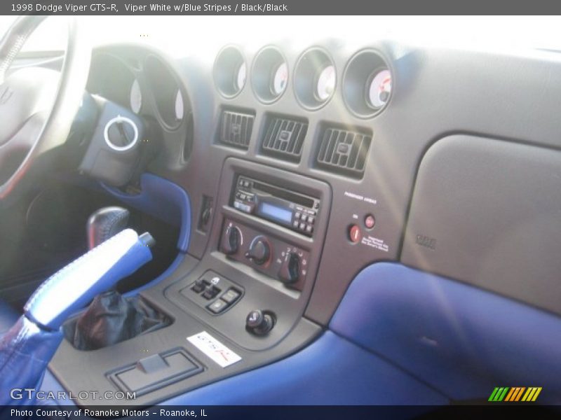 Viper White w/Blue Stripes / Black/Black 1998 Dodge Viper GTS-R