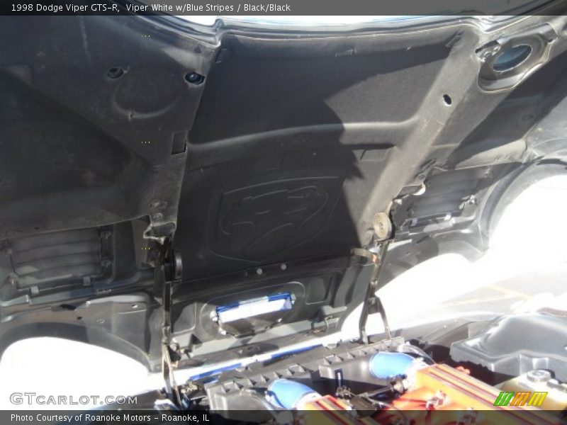 Viper White w/Blue Stripes / Black/Black 1998 Dodge Viper GTS-R