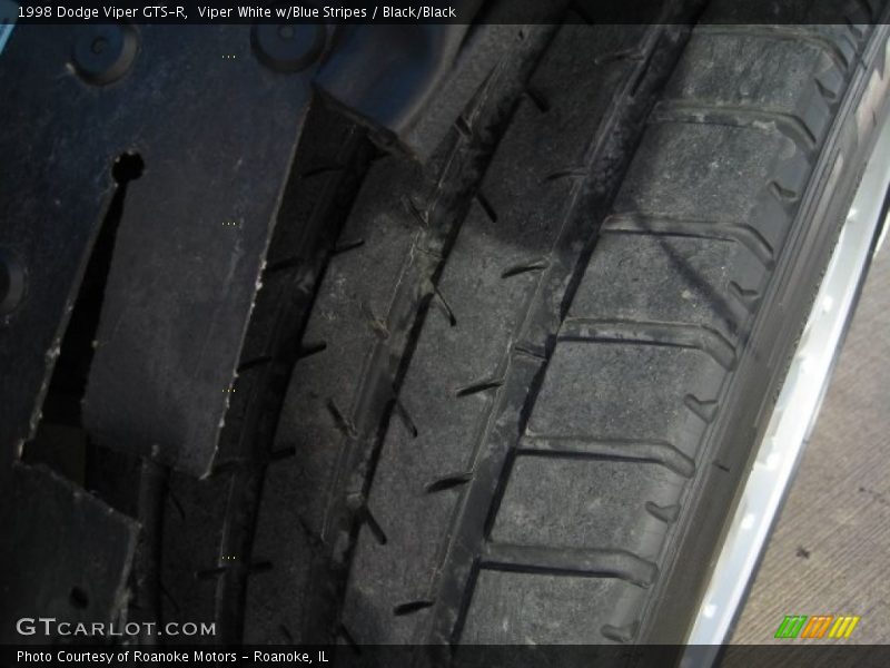 Viper White w/Blue Stripes / Black/Black 1998 Dodge Viper GTS-R