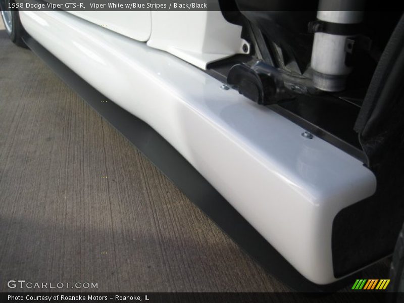 Viper White w/Blue Stripes / Black/Black 1998 Dodge Viper GTS-R