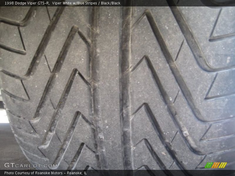 Viper White w/Blue Stripes / Black/Black 1998 Dodge Viper GTS-R