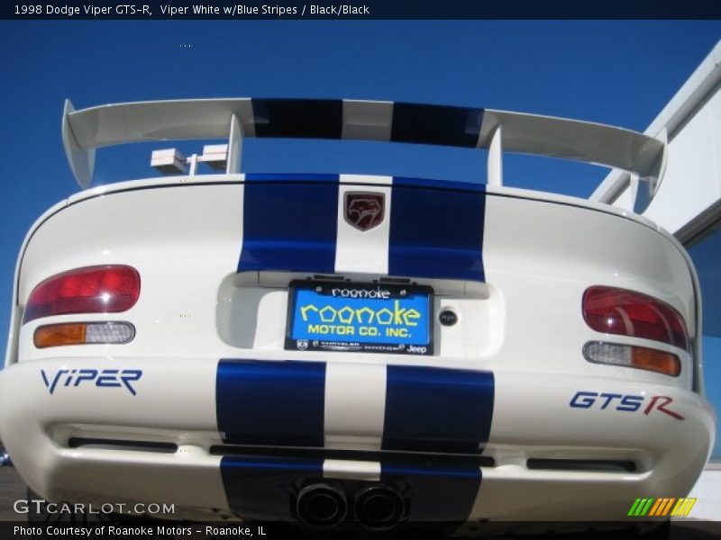 Viper White w/Blue Stripes / Black/Black 1998 Dodge Viper GTS-R