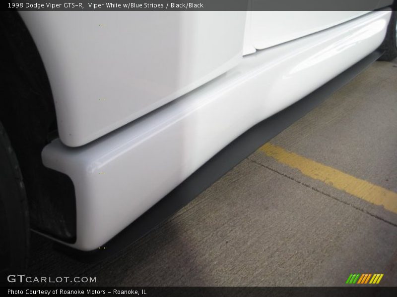 Viper White w/Blue Stripes / Black/Black 1998 Dodge Viper GTS-R