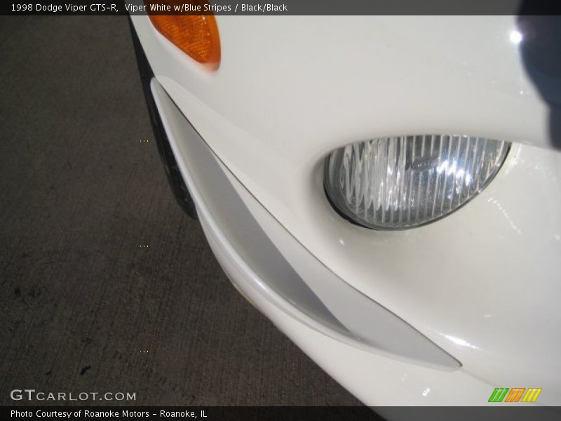 Viper White w/Blue Stripes / Black/Black 1998 Dodge Viper GTS-R