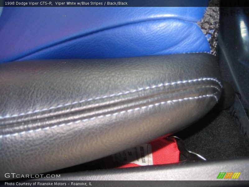 Viper White w/Blue Stripes / Black/Black 1998 Dodge Viper GTS-R