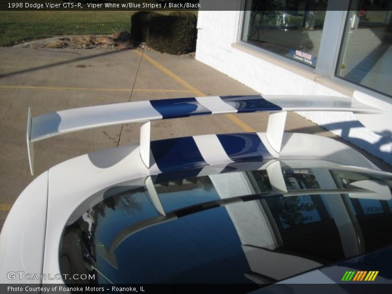 Viper White w/Blue Stripes / Black/Black 1998 Dodge Viper GTS-R