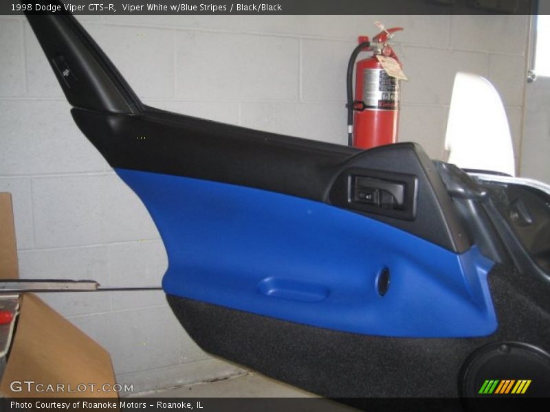Viper White w/Blue Stripes / Black/Black 1998 Dodge Viper GTS-R