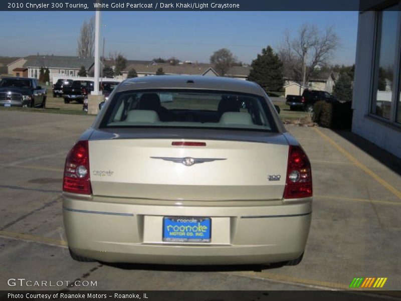White Gold Pearlcoat / Dark Khaki/Light Graystone 2010 Chrysler 300 Touring