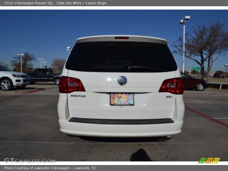 Calla Lilly White / Ceylon Beige 2010 Volkswagen Routan SEL
